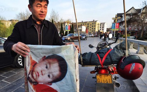Ông bố Trung Quốc rong ruổi trên 400.000 km trong suốt 21 năm để tìm con trai