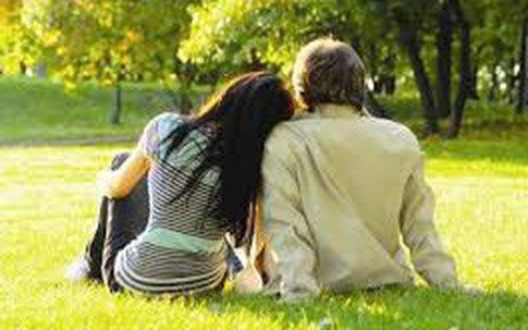 Lấy chồng già chỉ vì tiền, vợ trẻ bao nuôi trai vì "thiếu thốn"