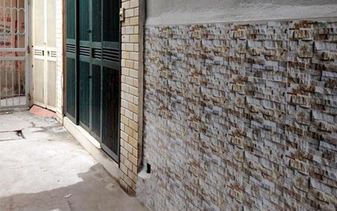 Nhà tôi giống WC vì ốp tường bên ngoài bằng gạch bóng