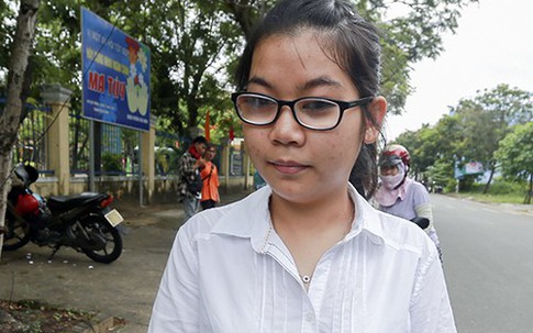 Ba thí sinh khiếm thị ở Đà Nẵng làm bài trong phòng thi riêng