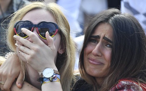 Clip, hình ảnh không thể nào quên tại World Cup 2018: Đức thua đau, CĐV òa khóc tức tưởi