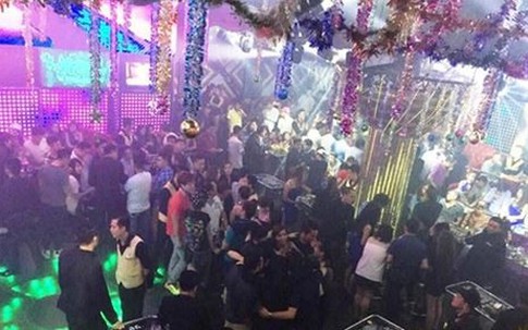 Gần trăm cảnh sát đột kích vũ trường bắt dân chơi phê ma túy