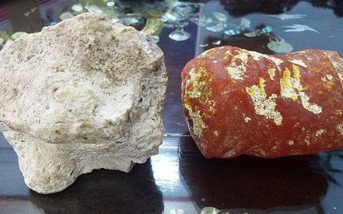 Kỳ lạ hai viên đá thơm như nước hoa, trả 5 tỷ chưa bán