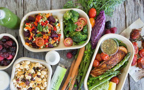 Một ngày nên ăn 3 bữa chính hay chia thành 6 bữa nhỏ mới là tốt?