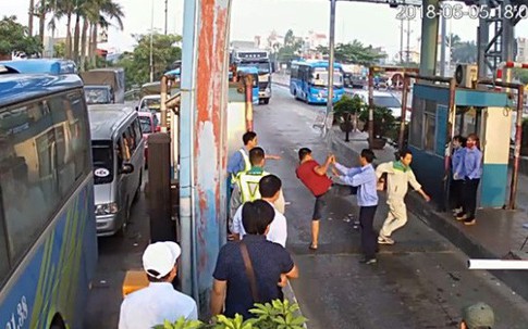 Công an vào cuộc vụ tài xế dùng dao chặt barie, đánh nhân viên trạm BOT Tân Đệ