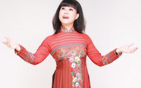 NSƯT Hồng Liên: “Tôi dựa vào câu hát mà thoát nỗi cô đơn, buồn tủi…”