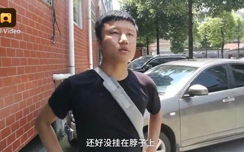 'Người nhện' Trung Quốc leo 5 tầng nhà, cứu bé 2 tuổi kẹt ở ban công