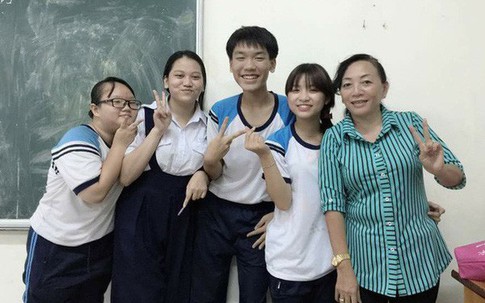 Chuyện về cô giáo lấy tiền túi thưởng cho học trò