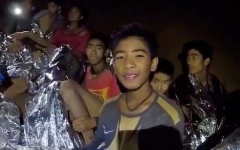 Bốn cậu bé trong đội bóng Thái Lan được giải cứu đầu tiên đã được gặp gia đình