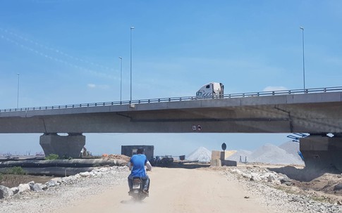 Hàng loạt hành lang an toàn cầu ở Hải Phòng bị "chiếm đóng" ngang nhiên