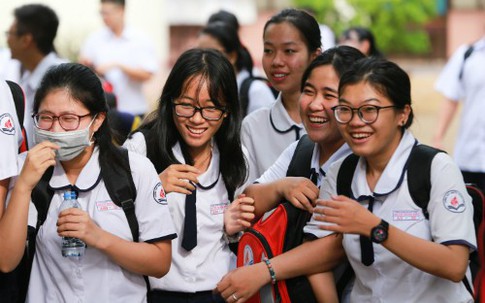 Nữ sinh Sơn La được 10 điểm Lịch sử và tiếng Anh