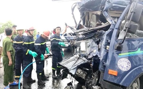 Nghệ An: 3 xe ô tô đâm nhau, 1 người chết