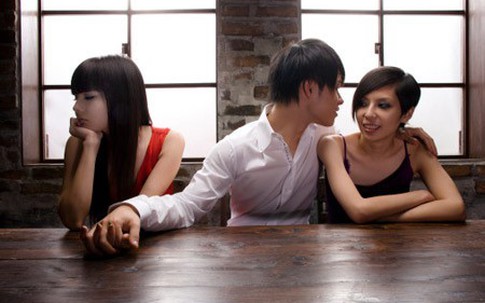 Biết đâm đầu vào sẽ khổ nhưng phụ nữ vẫn dễ dàng "đổ" trước mẫu người đàn ông này