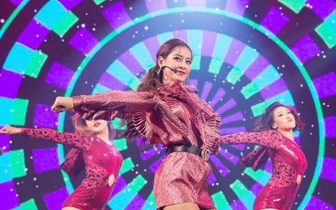 Chi Pu khoe vũ đạo nóng bỏng bù đắp cho giọng hát