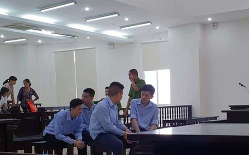 Hà Nội: Khách đi taxi bị tài xế tìm đến tận nhà truy sát