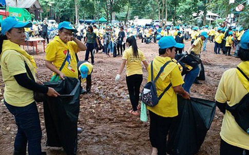 Hàng nghìn người Thái dọn dẹp hang nơi đội bóng nhí từng mắc kẹt