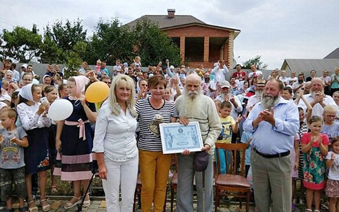 Cụ ông Ukraine có gia đình đông nhất thế giới với hơn 300 con cháu