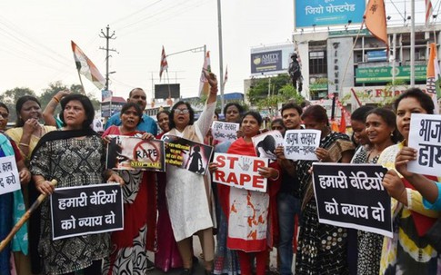 Bé gái khiếm thính 11 tuổi bị 17 người cưỡng hiếp ở Ấn Độ