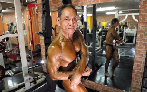 Chiều lòng vợ, cụ ông Nhật Bản siêng năng tập tạ để có body 6 múi ở tuổi 81