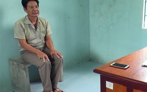 Gã đàn ông cho bé gái xem phim 'đen' rồi giở trò dâm ô