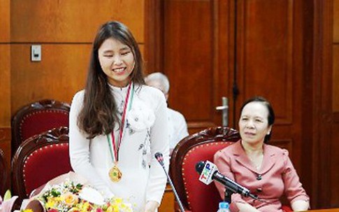 Hải Phòng thưởng 500 triệu đồng cho nữ sinh đoạt HCV Olympic Sinh học