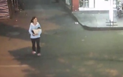 Người đàn bà vờ sinh con để 'giữ chân' người tình