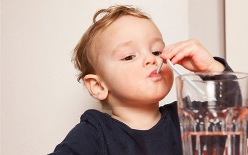 Trẻ nhỏ cũng sỏi thận vì những lý do cha mẹ không ngờ tới