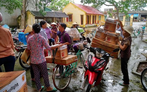 Dân mua phải hàng rởm, vây trụ sở xã: Công an đang điều tra sự việc