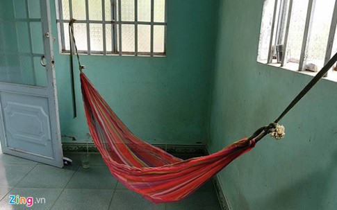 Cho thôi việc phó trưởng công an xã bị tố sàm sỡ nữ sinh