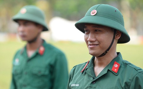 Mr. Cần Trô lúng túng vì bị yêu cầu diễn hài ở 'Sao nhập ngũ'