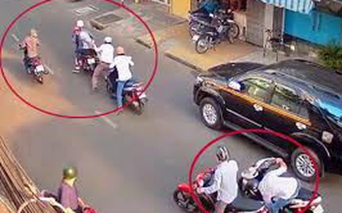 Nhóm thanh niên đi bộ chặn đánh cô gái, cướp xe tay ga ở Sài Gòn