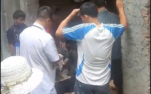 Hà Nội: Cắm máy bơm nước, một thợ xây bị điện giật tử vong