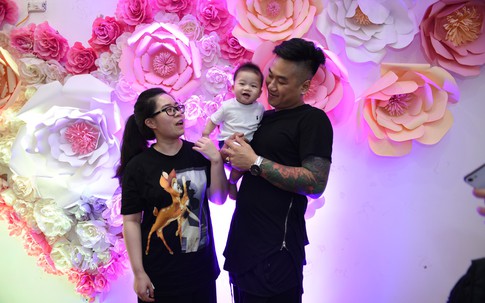 Hành trình gian nan tìm con và nước mắt hạnh phúc của những cặp vợ chồng hiếm muộn