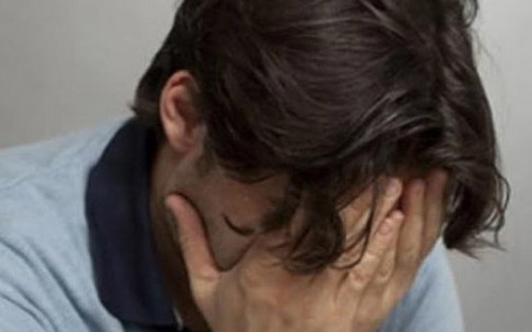 Trào nước mắt khi nghe con gái gọi tên vợ cũ trên phố