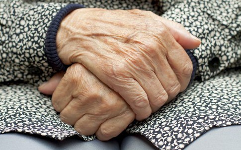 Yêu râu xanh 25 tuổi bị bắt vì hãm hiếp cụ bà 74