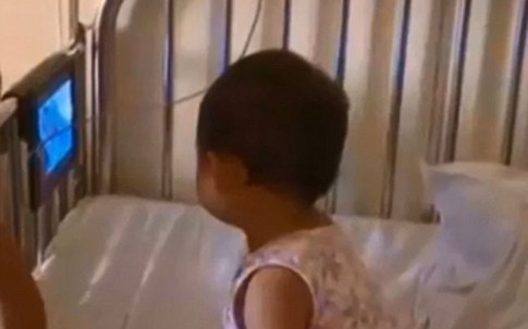 Bé gái 2 tuổi rưỡi sống sót khi rơi từ tầng 17