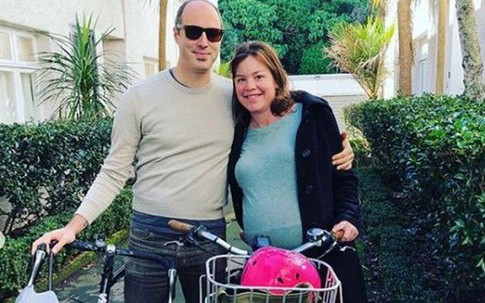Nữ chính trị gia New Zealand đạp xe tới viện sinh con
