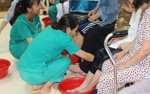 Mùa Vu Lan báo hiếu: Nỗi niềm người già sống trong trung tâm dưỡng lão