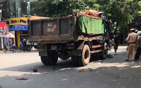 Vĩnh Phúc: Va chạm với xe tải, 2 nữ sinh lớp 10 thương vong