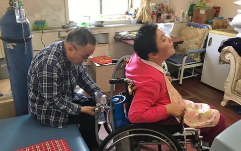 Sinh viên tài giỏi bỗng hóa đứa trẻ 6 tuổi bại liệt, mù lòa: Vụ đầu độc bí ẩn hơn 2 thập kỷ chưa tìm được kẻ thủ ác