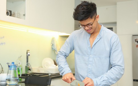 Căn hộ chung cư ít đồ đạc của Thần tượng ấm nhạc 2015 Trọng Hiếu ở TP HCM