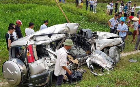 Hé lộ nguyên nhân ban đầu vụ tàu hỏa đâm xe ô tô khiến 4 người thương vong ở Nghệ An