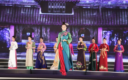 Em gái Nữ hoàng sắc đẹp Vũ Hoàng Điệp vào Top 3 Người đẹp Du lịch Hoa hậu Việt Nam
