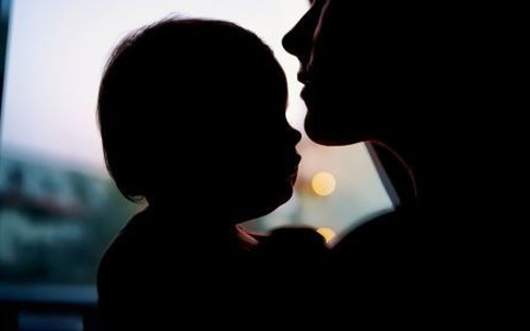 Vụ hiếp dâm trẻ em gây rúng động: Mẹ và nhân tình gửi hơn 12000 tin nhắn lên kế hoạch tỉ mỉ để cưỡng bức chính con mình