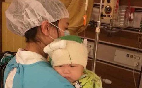 Phép màu đến với bé sinh non, sau 6 lần phẫu thuật