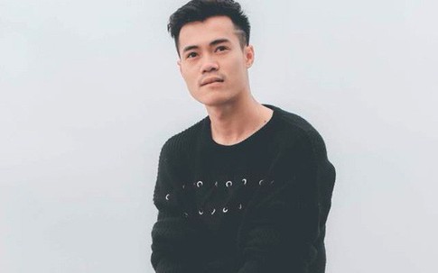 Ngoài sở hữu màu tóc chẳng giống ai, "người hùng" Văn Toàn còn có gu thời trang "chất hơn nước cất"