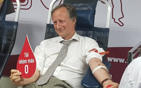 Trưởng phái đoàn Liên minh Châu Âu tại Việt Nam tham gia hiến máu