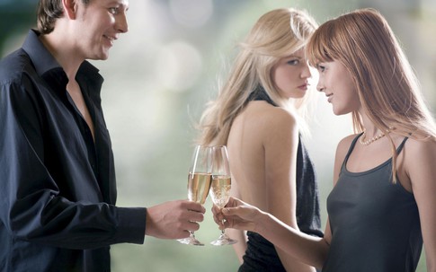 “Trị” chồng ngoại tình, cách tốt nhất là hãy để họ đến với nhau(?!)