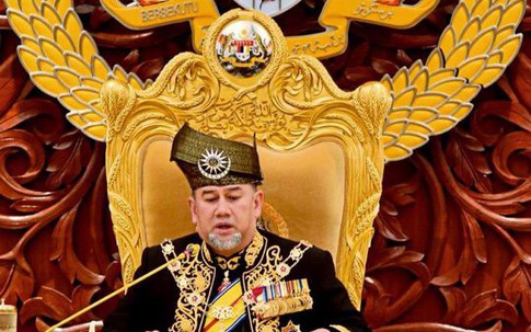 Vua Malaysia hủy lễ mừng sinh nhật, trả tiền cho chính phủ