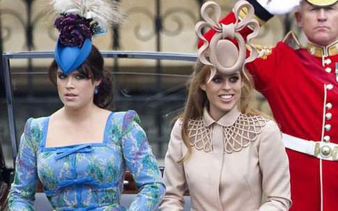 Hai công chúa Anh khóc khi bị chỉ trích lối sống xa hoa
